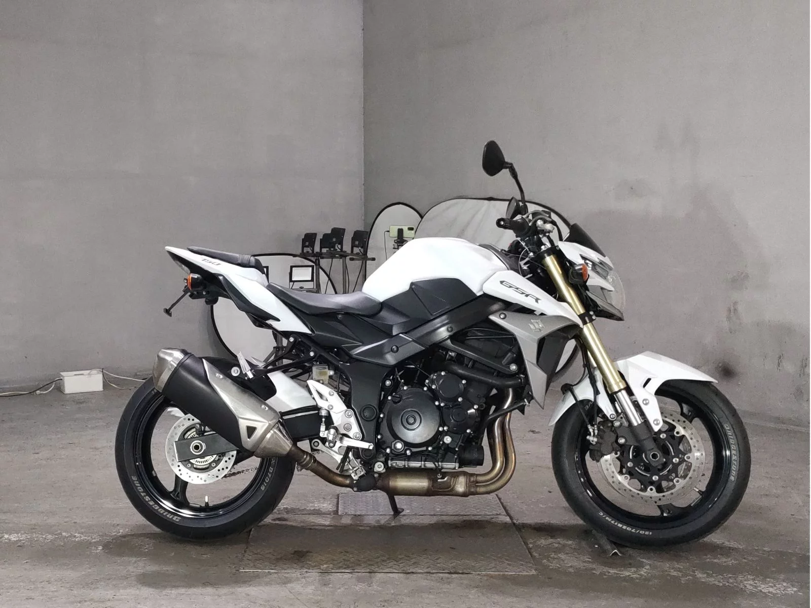 Suzuki GSR750  с аукциона в Японии