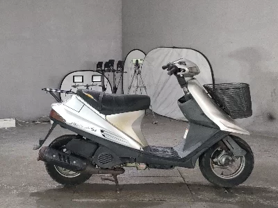 Suzuki ADDRESS V100