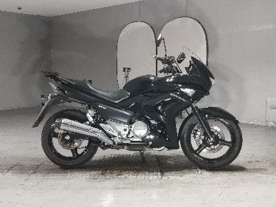 Suzuki GSR250F
