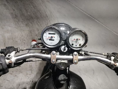 Yamaha SR400-1