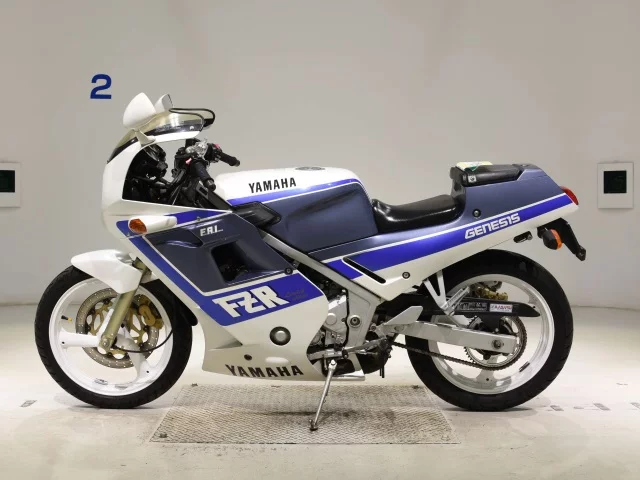Yamaha FZR250  с аукциона в Японии