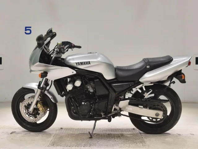 Yamaha FZ400  с аукциона в Японии