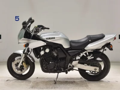 Yamaha FZ400