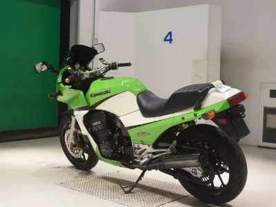 Kawasaki GPZ900R
