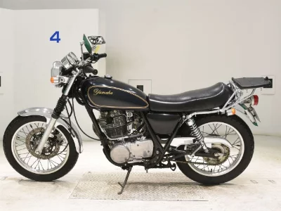 Yamaha SR400-3