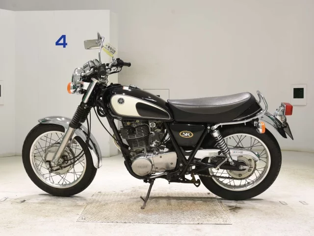 Yamaha SR400-2  с аукциона в Японии
