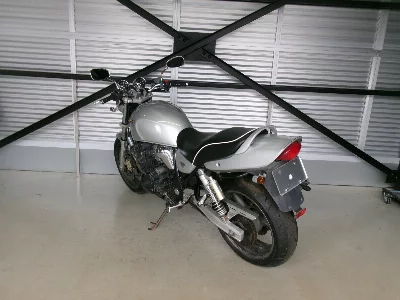 Suzuki INAZUMA 400