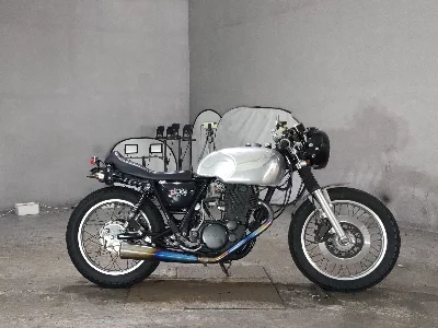 Yamaha SR400-1