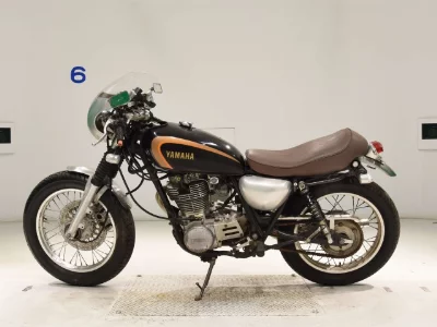 Yamaha SR400-3