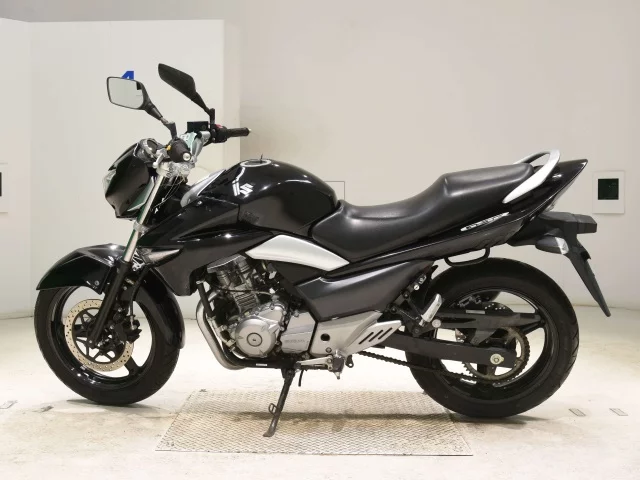 Suzuki GSR250  с аукциона в Японии