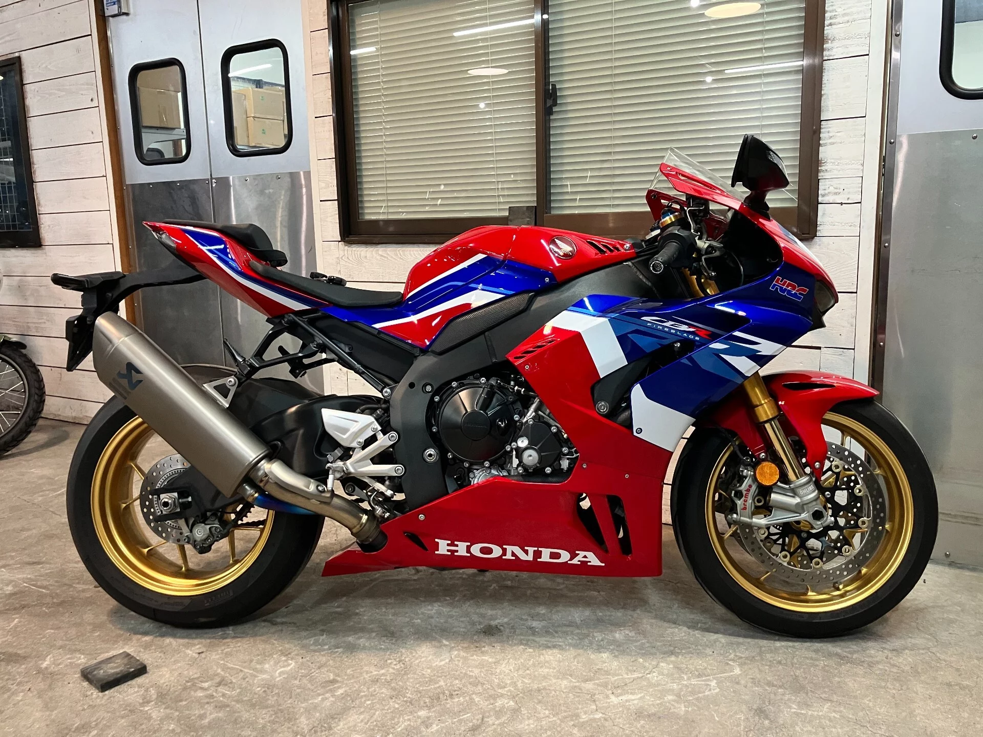 Honda CBR1000RR-R FB SP  с аукциона в Японии