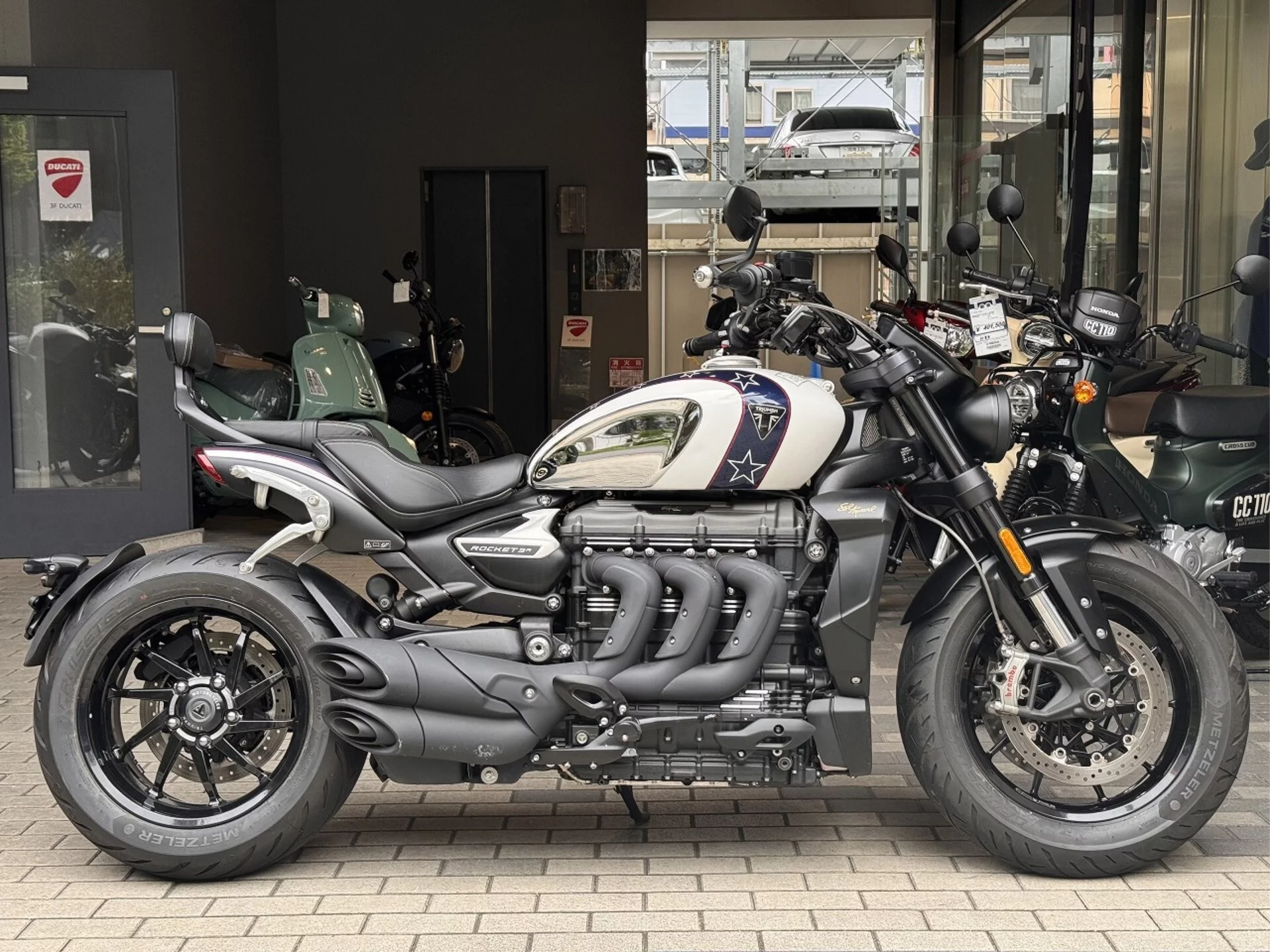 Triumph TRIUMPH  ROCKET 3RI- BELL KU KNEE  с аукциона в Японии