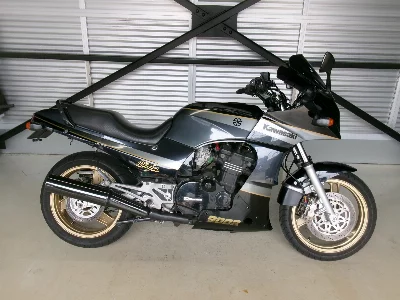 Kawasaki GPZ900R
