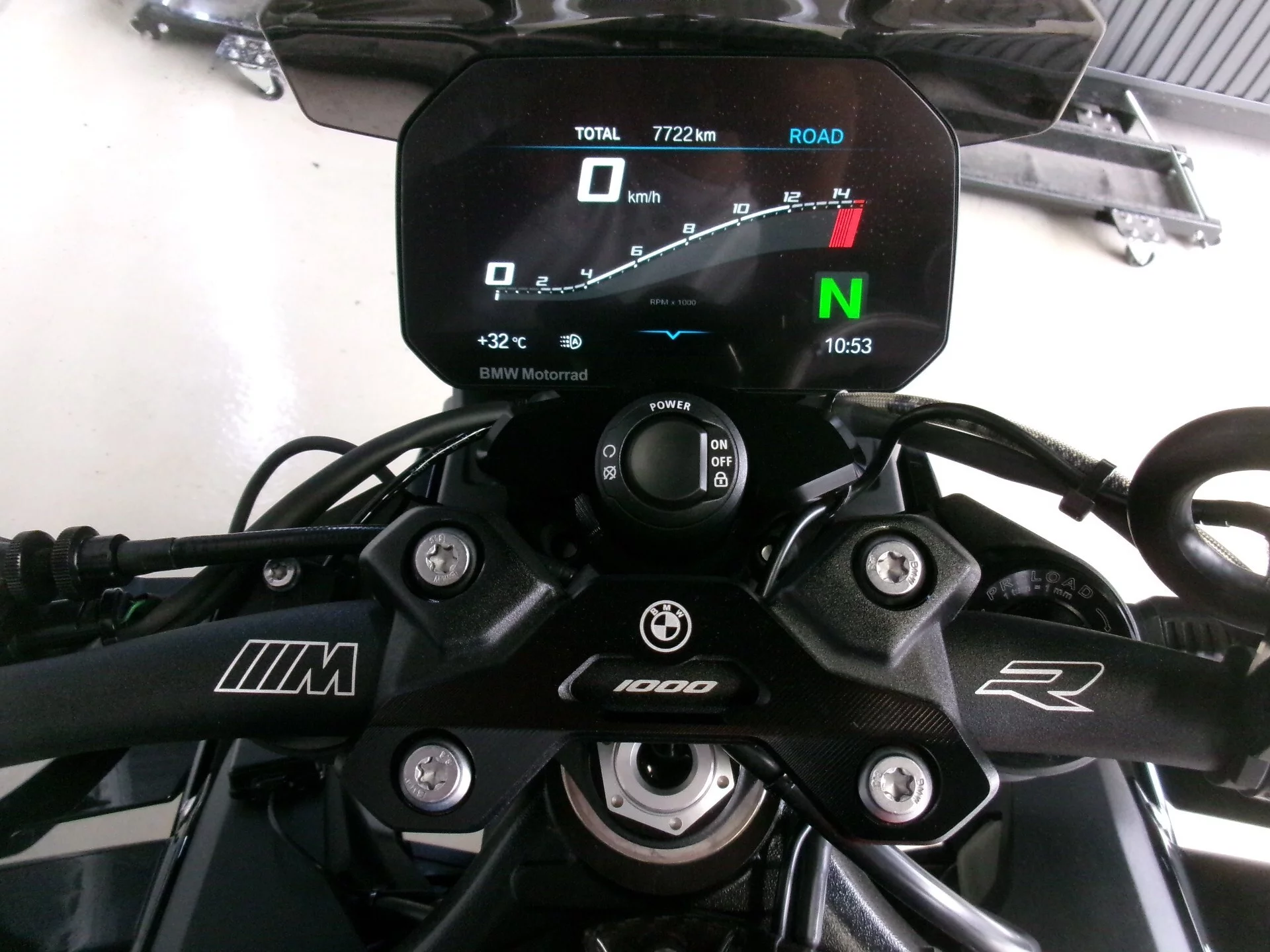 BMW BMW M1000R  с аукциона в Японии