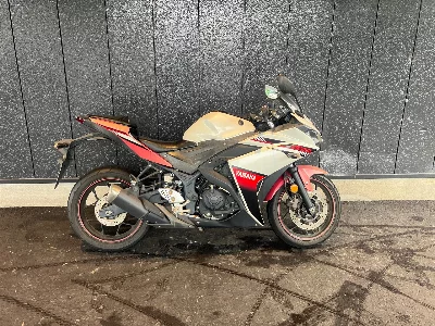 Yamaha YZF-R25 ABS