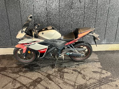 Yamaha YZF-R25 ABS
