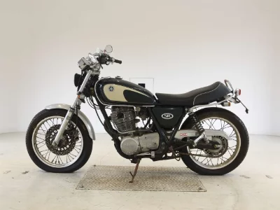 Yamaha SR400-3