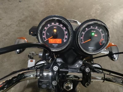 Triumph TRIUMPH T100 BONNEVILLE