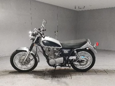 Yamaha SR400-1