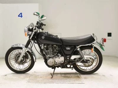 Yamaha SR400-4