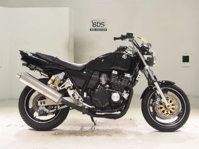 Yamaha XJR400R-3