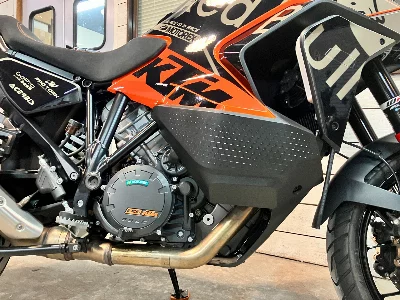 KTM KTM 1290SUPERADO BENCH YAS