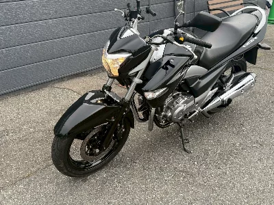 Suzuki GSR250