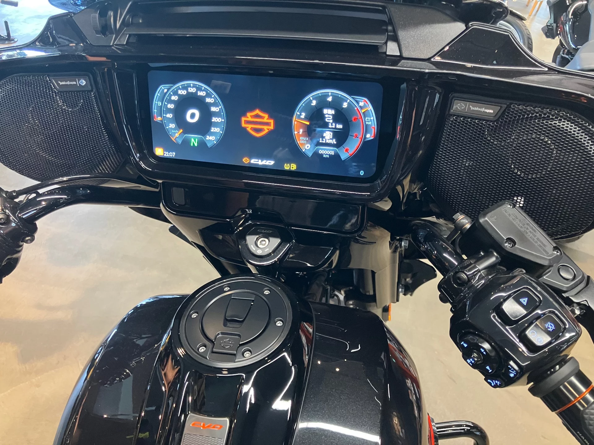 Harley-Davidson HARLEY FLHXSE CVO  с аукциона в Японии