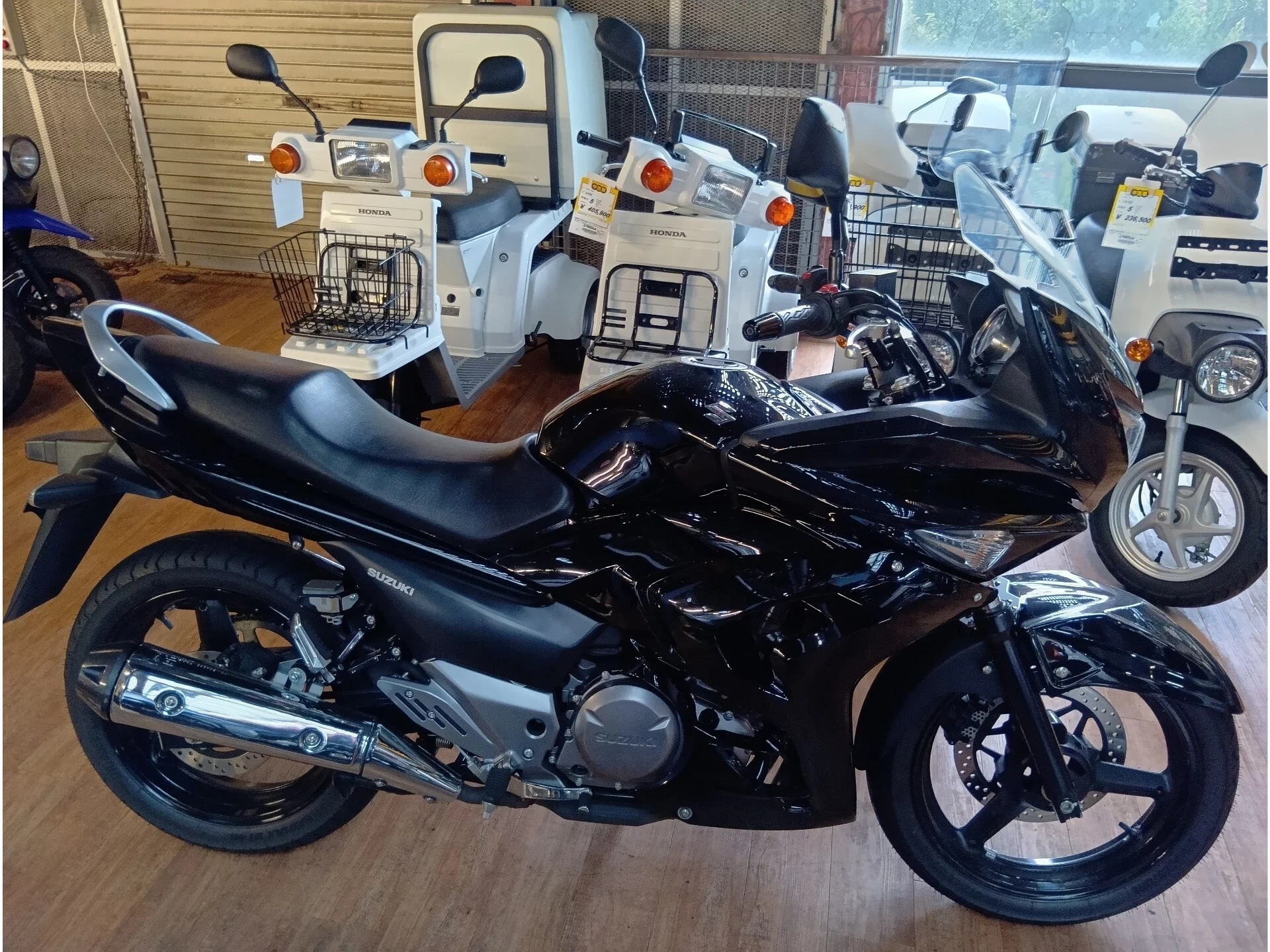 Suzuki GSR250F  с аукциона в Японии
