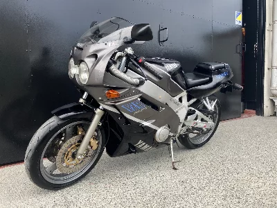 Yamaha FZR400-1