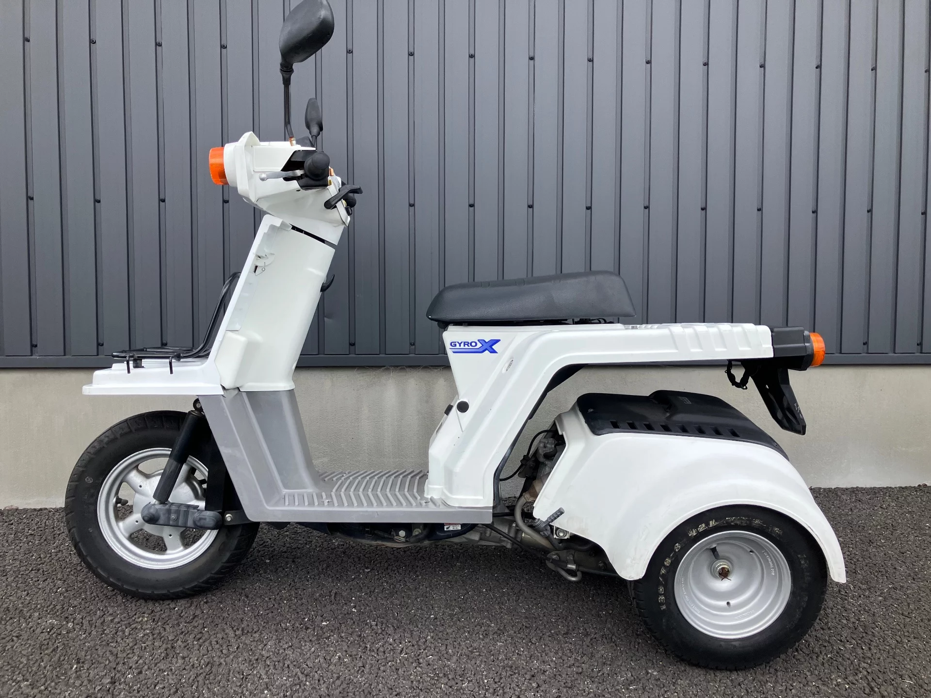 Suzuki GSR750  с аукциона в Японии