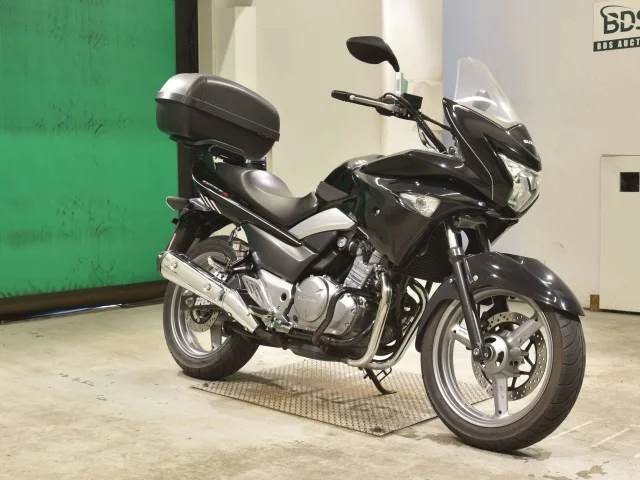 Suzuki GSR250S  с аукциона в Японии