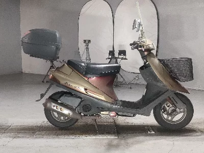 Suzuki ADDRESS V100