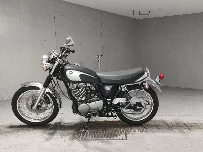 Yamaha SR400-1
