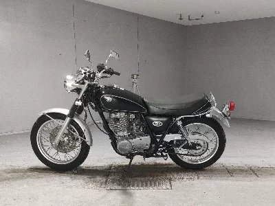 Yamaha SR400-1
