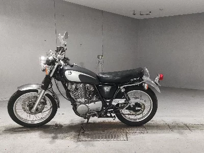 Yamaha SR400-1