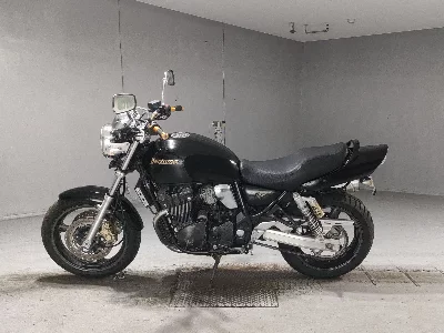 Suzuki INAZUMA 400