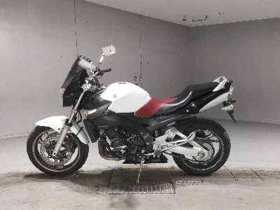Suzuki GSR400