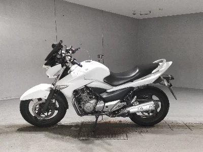 Suzuki GSR250