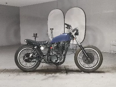Yamaha SR400-1