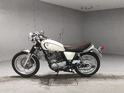 Yamaha SR400-1