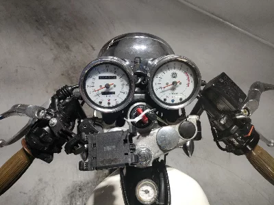 Yamaha SR400-1