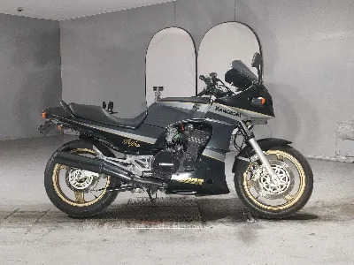Kawasaki GPZ900R