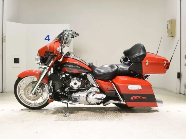 Harley-Davidson HARLEY FLHTCUSE1800CVO  с аукциона в Японии