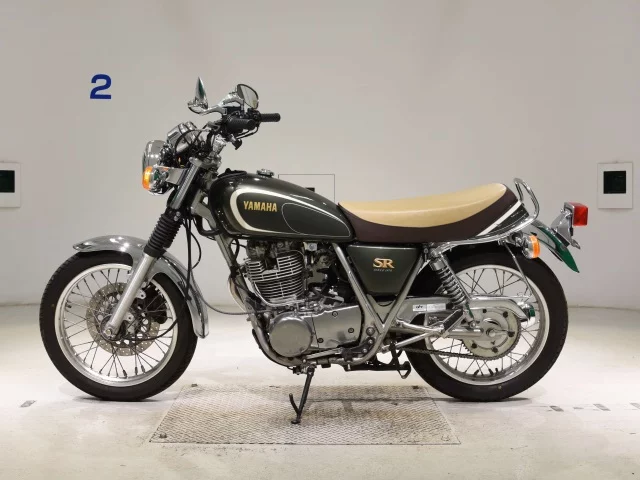 Yamaha SR400-4  с аукциона в Японии