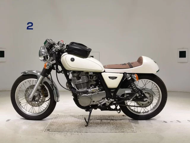 Yamaha SR400-4  с аукциона в Японии