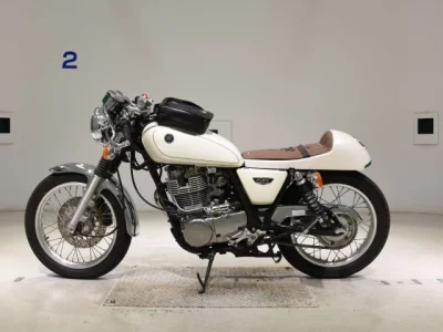 Yamaha SR400-4