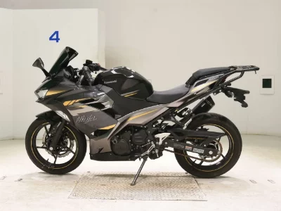 Kawasaki NINJA400-2