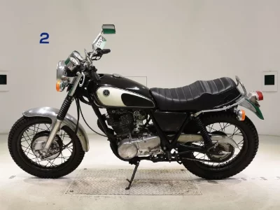 Yamaha SR400-2