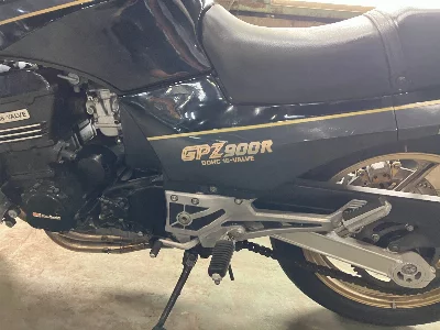 Kawasaki GPZ900R